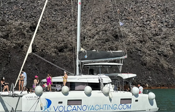 Half-Day Santorini Cruise with Lunch - Image 2